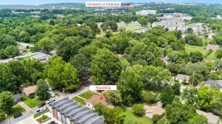 RazorDog-2 mi to U of A & DT-Dog Friendly - Fayetteville - 8