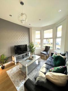 Spacious 3BR House - Contractors, Hospital, Family - Watford - 0