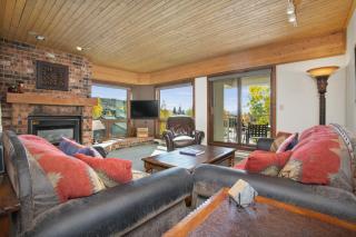 Hot Tub, Deck, Private Washer, Dryer, In Heart of Ski Area Base - 7