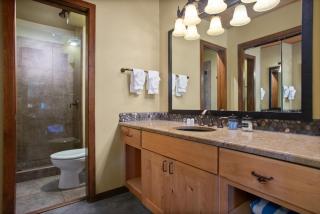 Hot Tub, Deck, Private Washer, Dryer, In Heart of Ski Area Base - 4