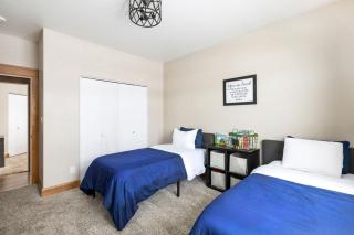 Great Falls Luxe Haven 4BR Gym Office and Hot Tub - Great Falls - 9