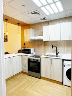 Luxurious Retreat with Stunning Marina & Palm View - Dubai - 9