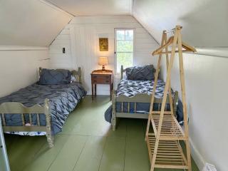 Blue Oak Red Cabin - 3