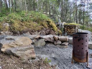 Viihtyisä mökki järven rannalla - 2