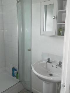 Cosy 1 Bedroom Bungalow Between Basildon & Wickford - 1