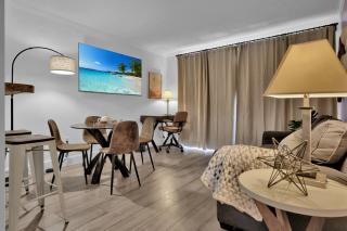 Serene Cozy Retreat with Balcony Free Parking - Miami - 6