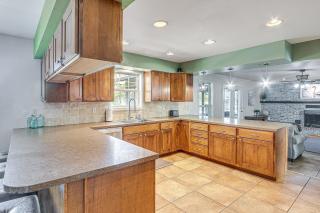 Waterfront Kansas Home with Private Fire Pit! - Arkansas City - 2