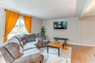 about 2 Mi to Downtown Bright Apt in Lansing! - 6