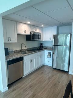 Luxe Waterfront Penthouse - 4