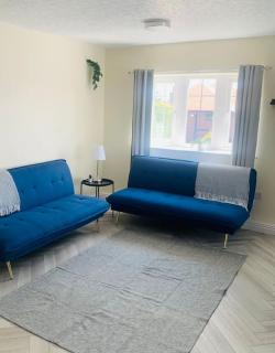 Newly Renovated Spacious 4 bed Apartment - Walmersley - 3