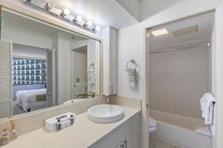 Deluxe Ocean and City View Waikiki Banyan Condo, Free Parking & Wi-Fi - Honolulu - 6