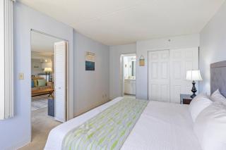 Deluxe Ocean and City View Waikiki Banyan Condo, Free Parking & Wi-Fi - Honolulu - 1