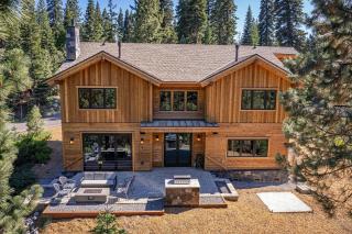 Arcadia Manor on the West Shore - Newly Built - 5 BR w Wet Bar EV Charger and Air Conditioning - Tahoe City - 5