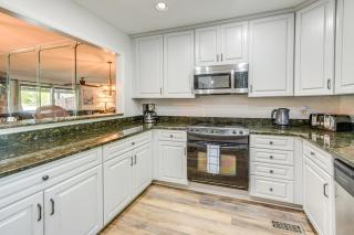 Lakefront Dadeville Villa with Deck and Private Dock! - Dadeville - 3