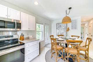Less Than 6 Mi to Nags Head Manteo Beach House - Manteo - 1