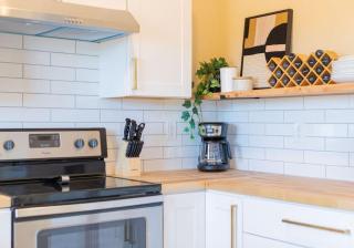 Beautiful Mountain Views Close to Hiking Trails - 4