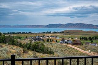 BlackBeary Cabin on Bear Lake with Private Hot Tub - 7