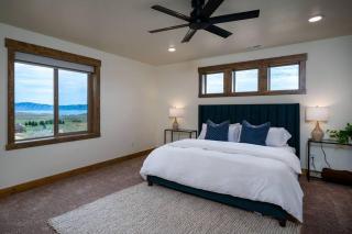 BlackBeary Cabin on Bear Lake with Private Hot Tub - 5