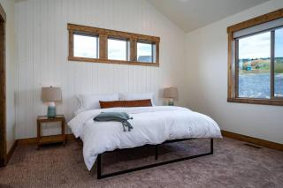 BlackBeary Cabin on Bear Lake with Private Hot Tub - Garden City - 2