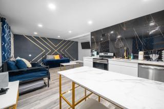 Classy and Chic 2BR Home near Galleria - 6