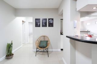 Apto a 100m da PRAIA, dois quartos, 2 bcw, sala de estar, Cozinha completa, Churrasqueira, Wi-Fi Ideal para famílias ou amigos viverem momentos inesquecíveis Reserve agora mesmo - Balneário Piçarras - 2