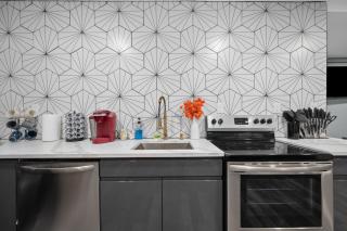 Elegant 2BR Apt Near Med Center with Free Park - 5