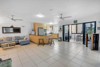 Portofino Coastal Retreat - Cairns - 9