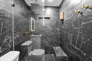Modern 2BR City Center Getaway with Free Park - 4