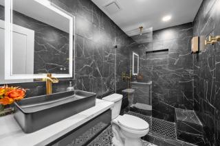 Modern 2BR City Center Getaway with Free Park - 3