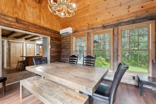 8BR 5BA Huge Dog Friendly Log Cabin near Wisconsin Dells and Lake sleeps 25plus - 1