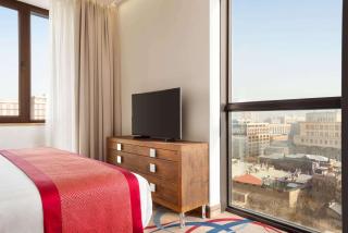 Ramada Hotel & Suites by Wyndham Yerevan - 8