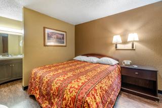 Pueblo Inn - 6