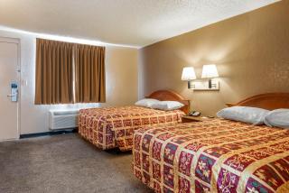 Pueblo Inn - 3