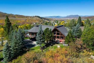 Moose Meadows Lodge - Huge Views, Great Room, Game Room, Theater - 9