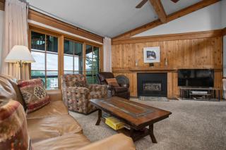 Hot Tub, Loft with Balcony, Great Views, 2 Bedrooms, 30 Plus Night Rentals Welcome - 8