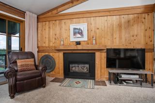 Hot Tub, Loft with Balcony, Great Views, 2 Bedrooms, 30 Plus Night Rentals Welcome - 5