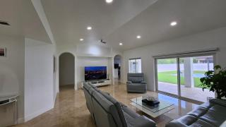Sunny Oasis with private pool - Homestead - 3