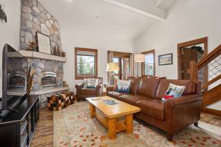 Hot Tubs, Washer & Dryer, Free Bus, Perfect for 3 Couples - 6