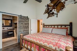 Private Hot Tub with Mountain Views, Pet Friendly, Quick Walk to Ski Area Base - 2