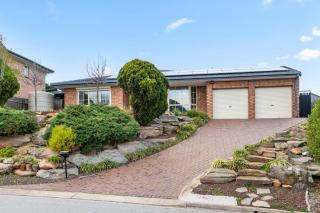 Coastal Comfort 4BR Vacation Home in Hallett Cove - Halletts Cove - 3