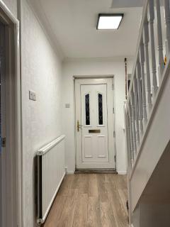 Cozy 3-Bedroom House in Bolton, Huge Garden - 4