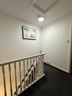 Cozy 3-Bedroom House in Bolton, Huge Garden - 2