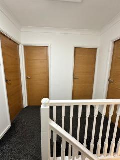 Cozy 3-Bedroom House in Bolton, Huge Garden - 1