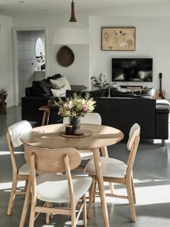 Salt Shack | coastal charm, steps from the surf - Bicheno - 9