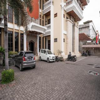 Hotel Dewata Indah Denpasar Mitra RedDoorz - Denpasar - 9