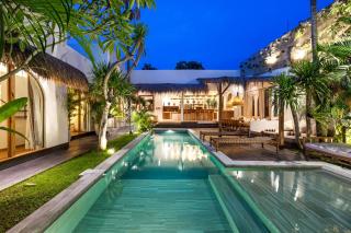 Villa Micasa - Tropical Oasis 4BR Villa with Private Pool, Perfect for Big Groups, 12 Minutes to the Beach - Kerobokan - 9