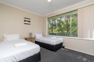 Elegant 4 Bedroom Home in Chifley - Hosted by Canstay - 3