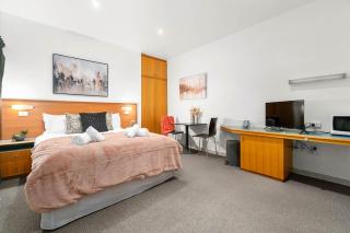 Urban Oasis Chic CBD Suite with WiFi - Walkable - Adelaide - 3