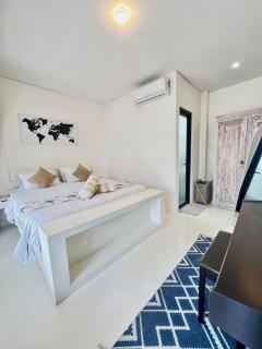 Villa Two Bedroom Mediterranean White House - Pesanggaran - 9