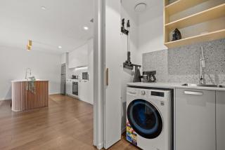 Unwind in Elegance: Your Perfect Braddon Apartment - Canberra - 3